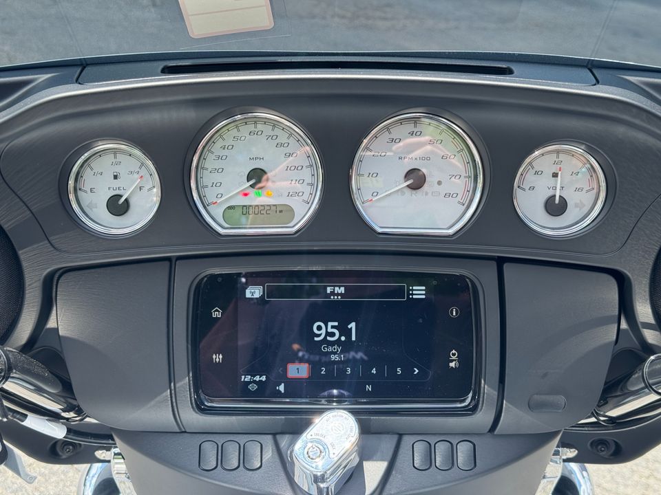 2023 Harley Davidson Street Glide FLHX