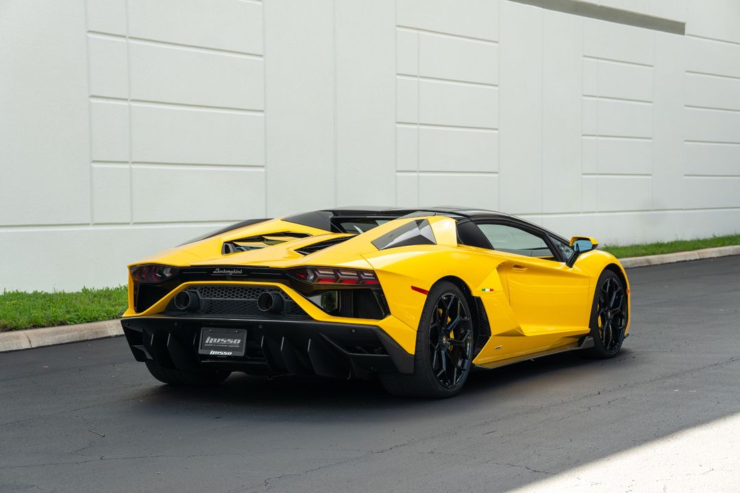 2022 Lamborghini Aventador