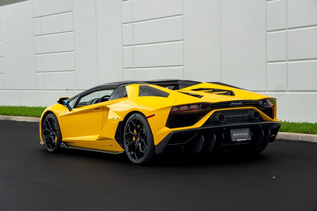 2022 Lamborghini Aventador