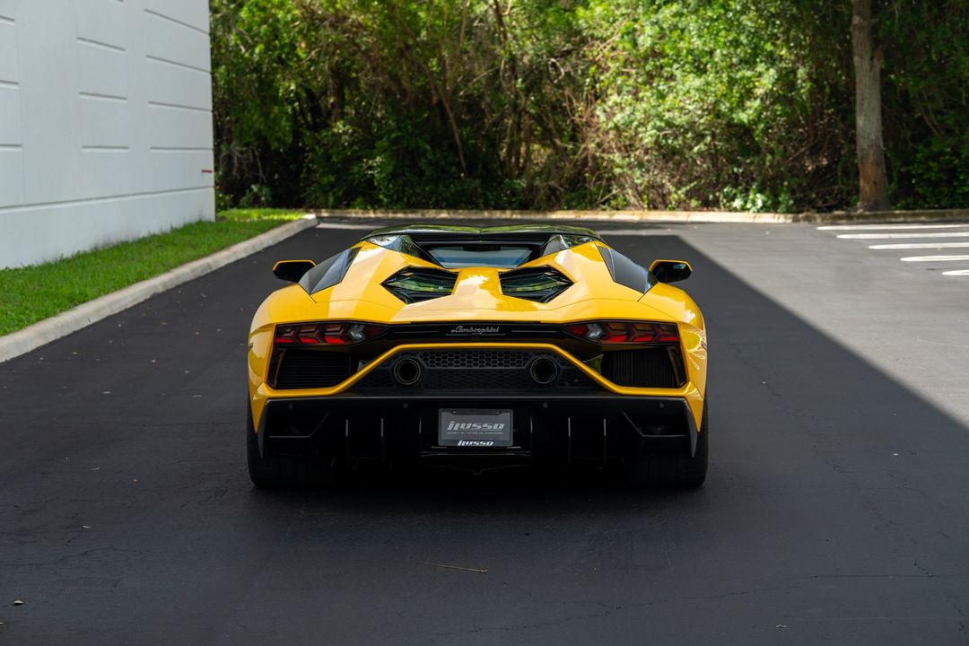 2022 Lamborghini Aventador