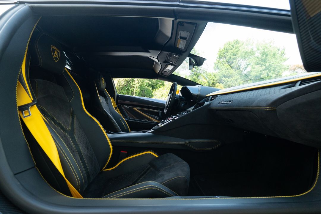 2022 Lamborghini Aventador