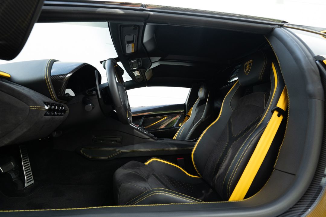 2022 Lamborghini Aventador