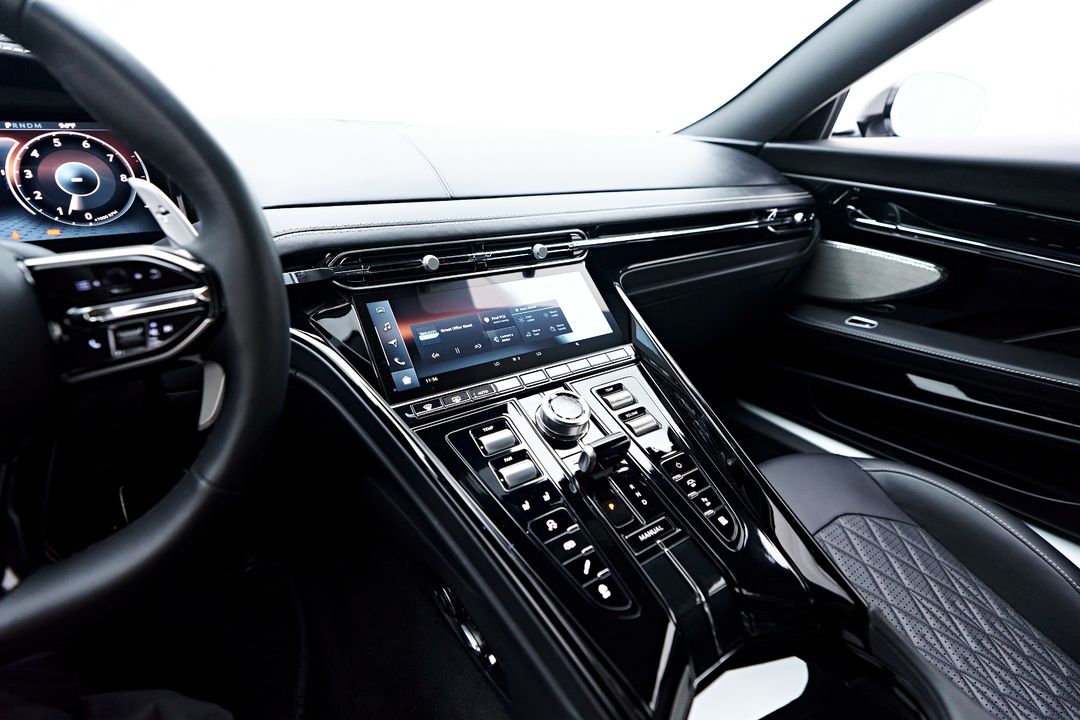 2024 Aston Martin DB12