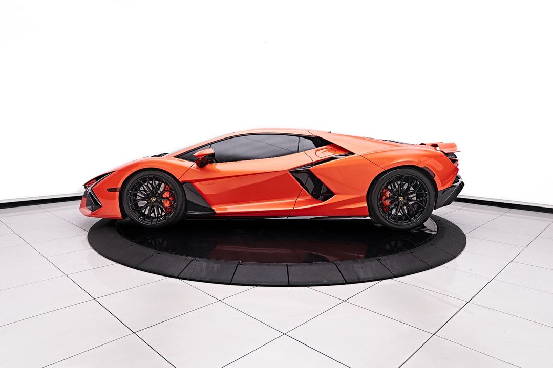 2024 Lamborghini Revuelto