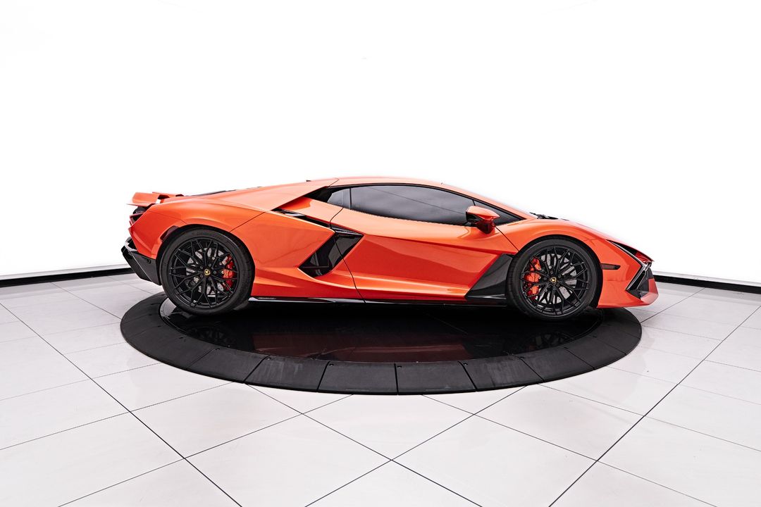 2024 Lamborghini Revuelto