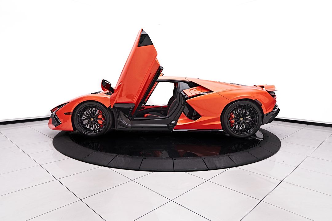 2024 Lamborghini Revuelto