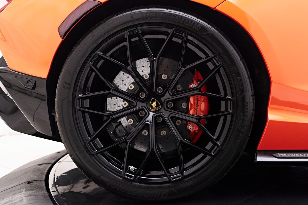 2024 Lamborghini Revuelto
