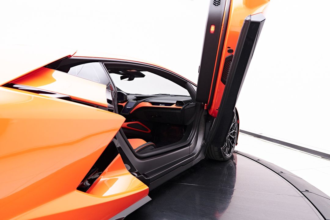 2024 Lamborghini Revuelto