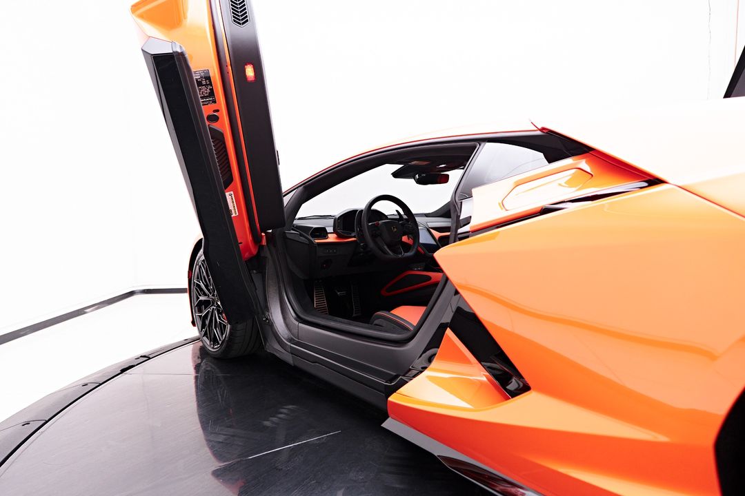2024 Lamborghini Revuelto