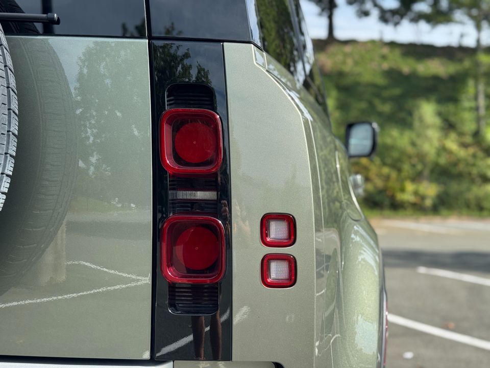 2024 Land Rover Defender 110 P400 S
