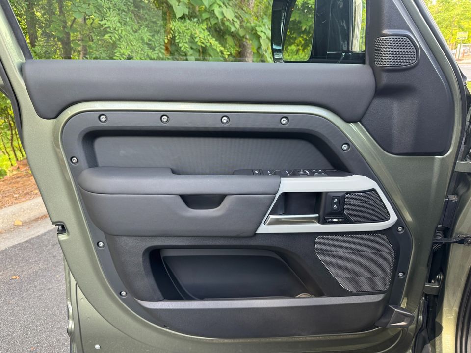 2024 Land Rover Defender 110 P400 S