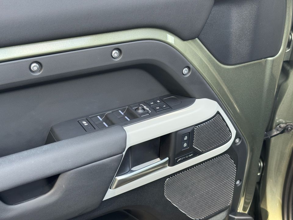 2024 Land Rover Defender 110 P400 S