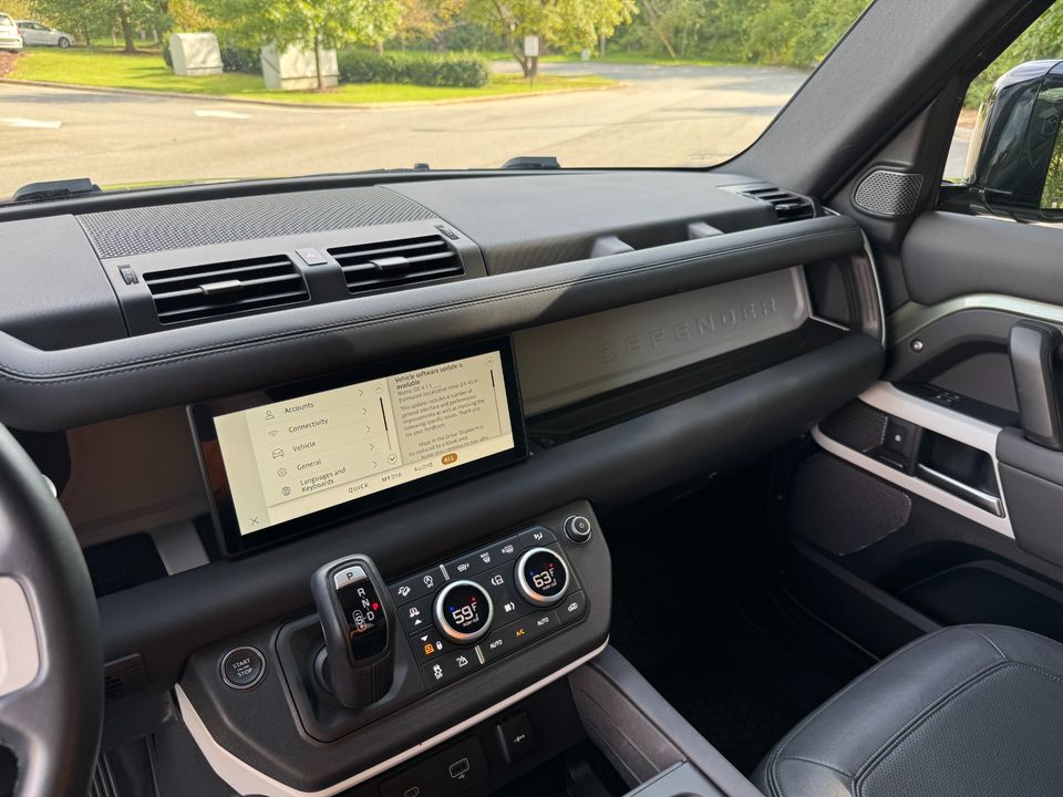2024 Land Rover Defender 110 P400 S