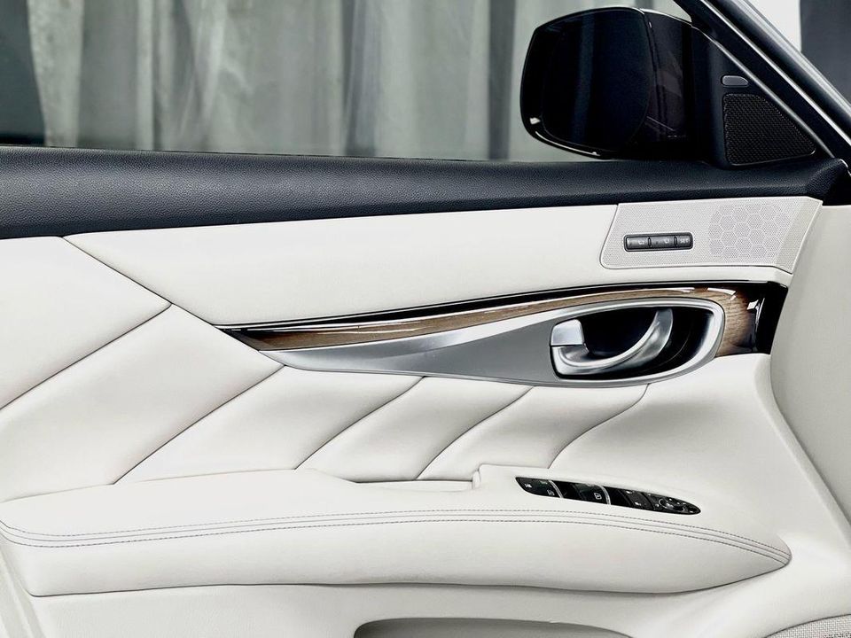 2015 INFINITI Q70L