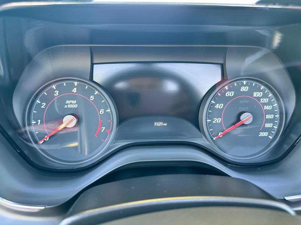 2024 Chevrolet Camaro 2