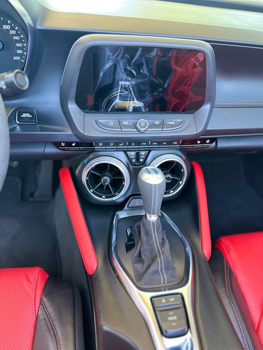 2024 Chevrolet Camaro 2
