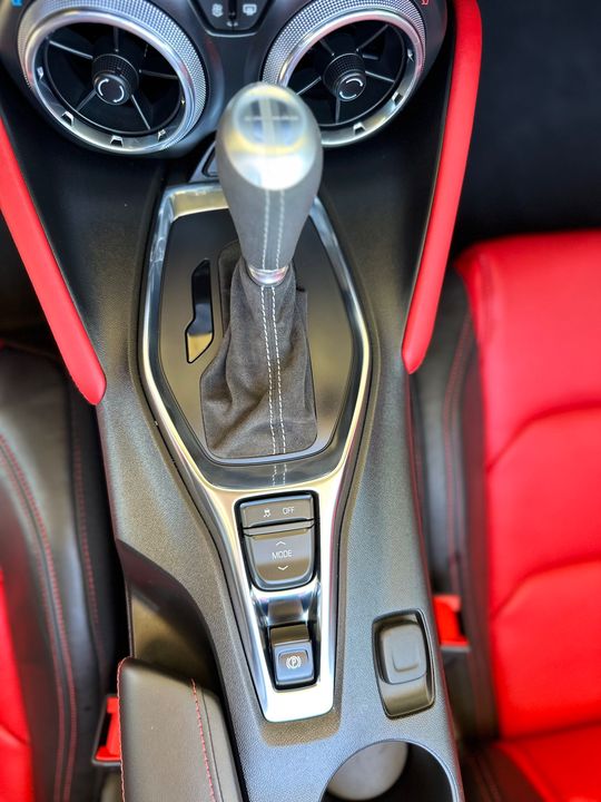 2024 Chevrolet Camaro 2