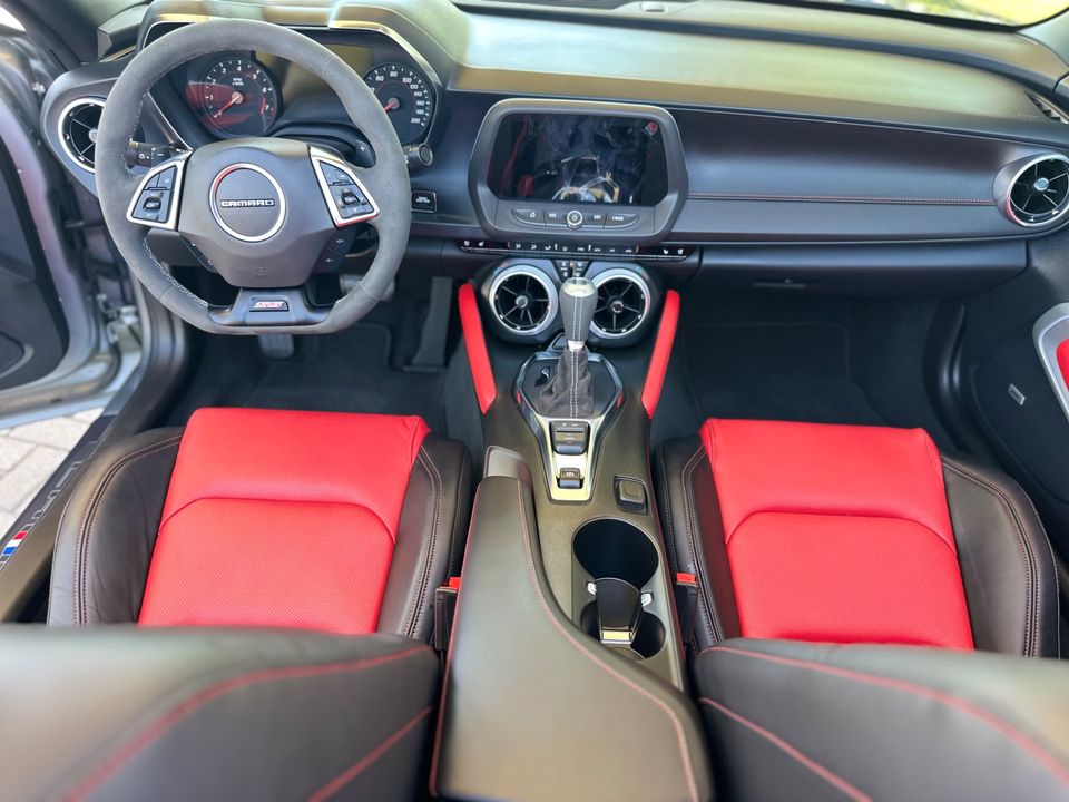 2024 Chevrolet Camaro 2