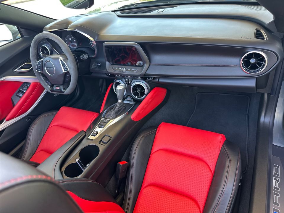 2024 Chevrolet Camaro 2