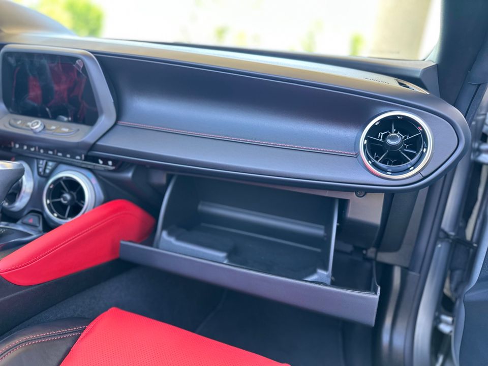 2024 Chevrolet Camaro 2
