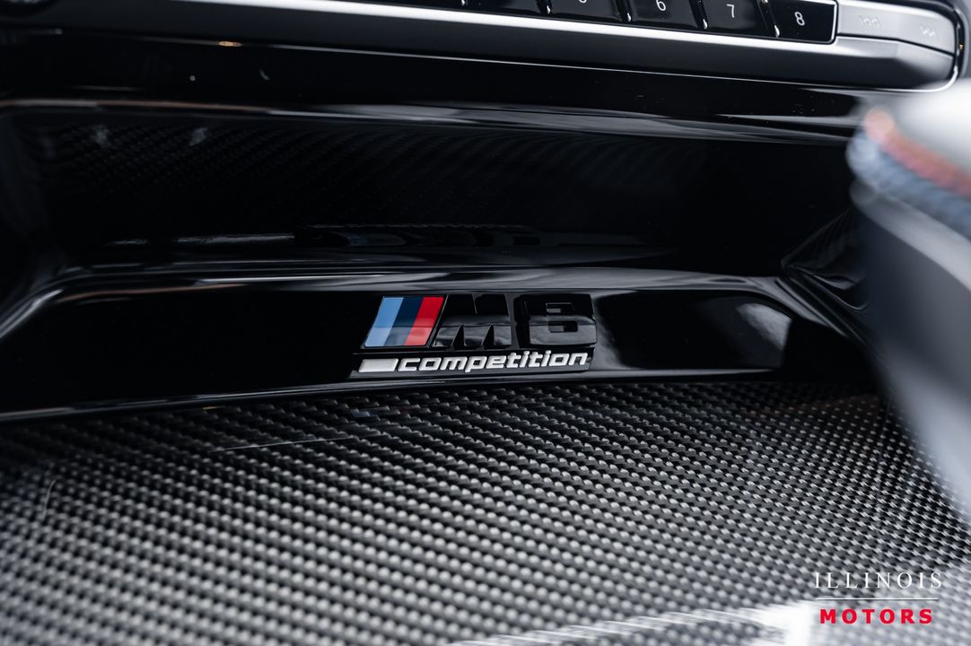 2023 BMW M8