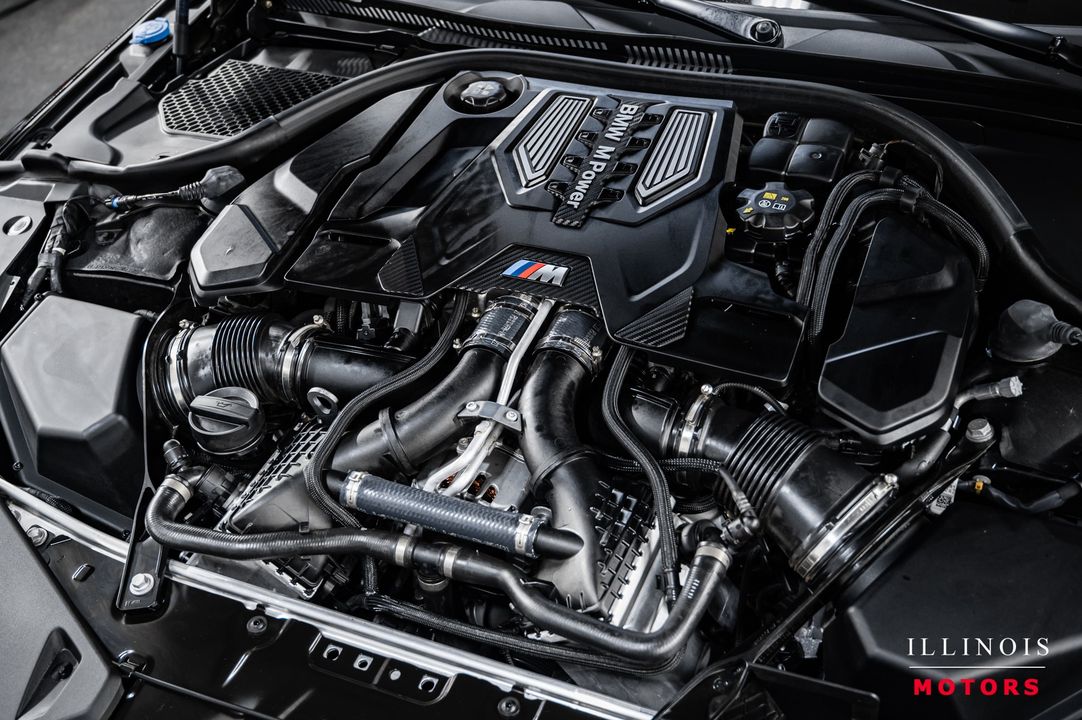 2023 BMW M8