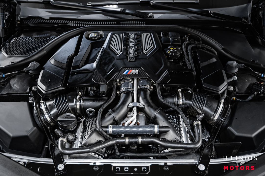 2023 BMW M8