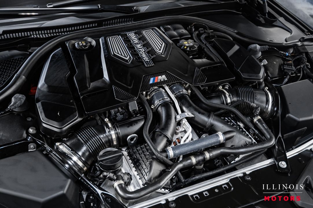 2023 BMW M8