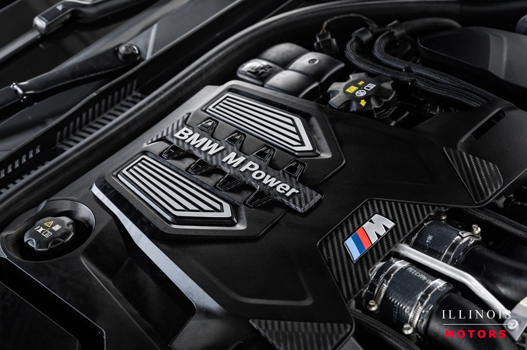 2023 BMW M8