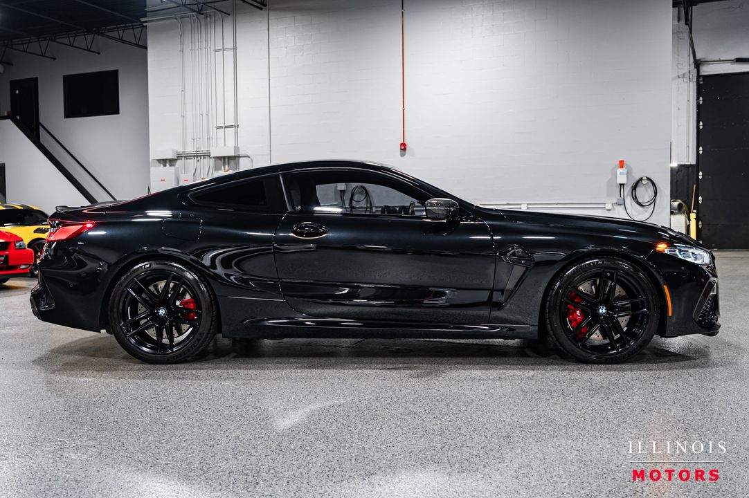 2023 BMW M8
