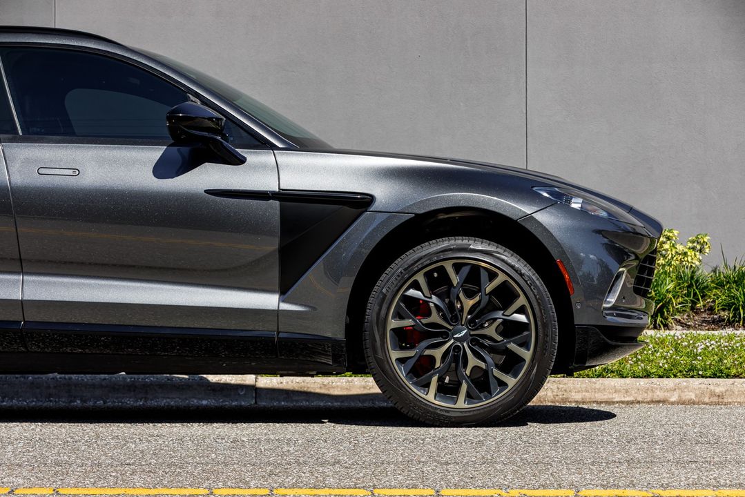 2021 Aston Martin DBX