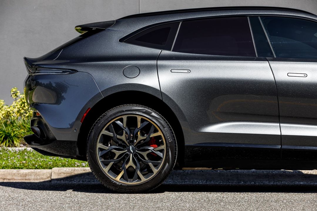 2021 Aston Martin DBX