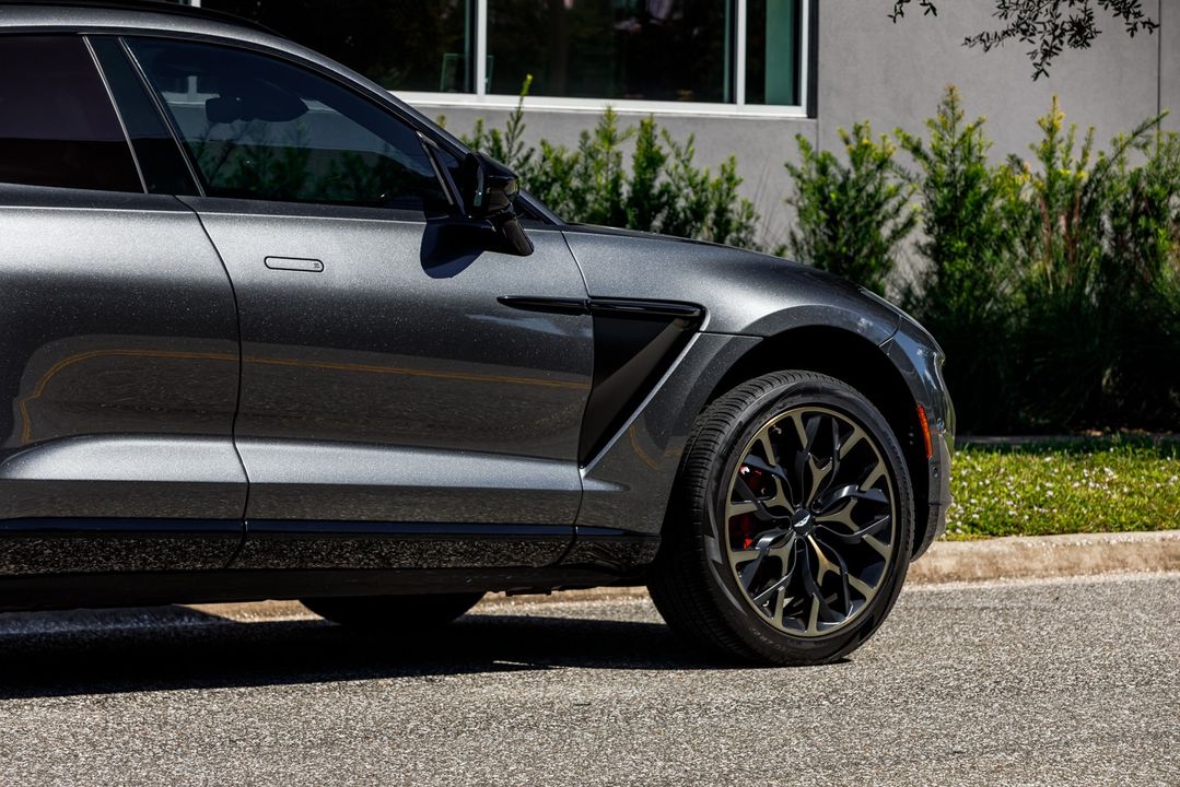 2021 Aston Martin DBX