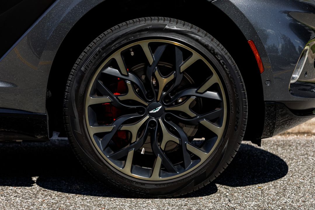 2021 Aston Martin DBX