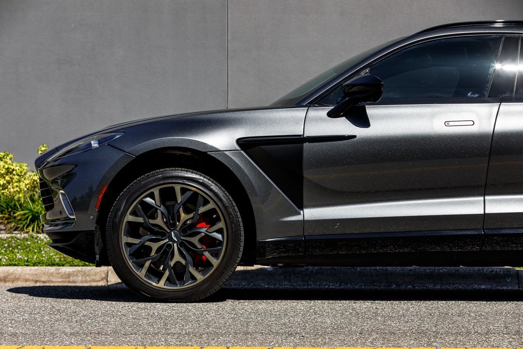 2021 Aston Martin DBX