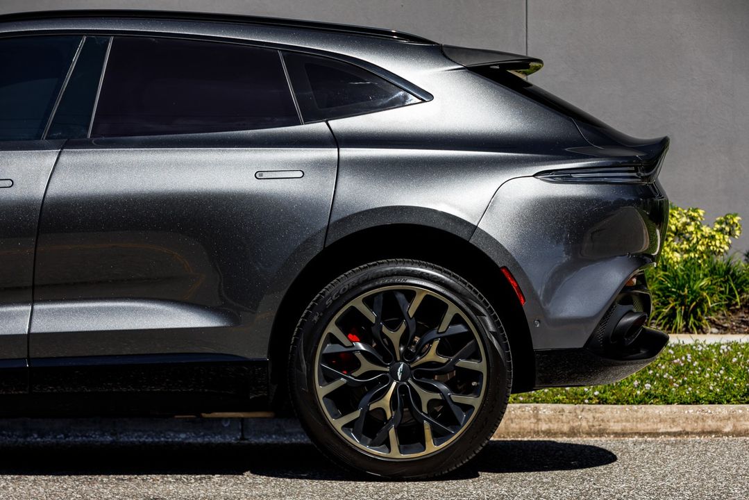 2021 Aston Martin DBX