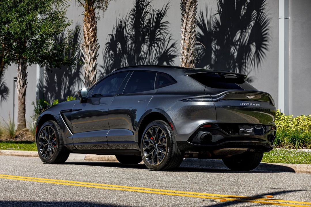 2021 Aston Martin DBX