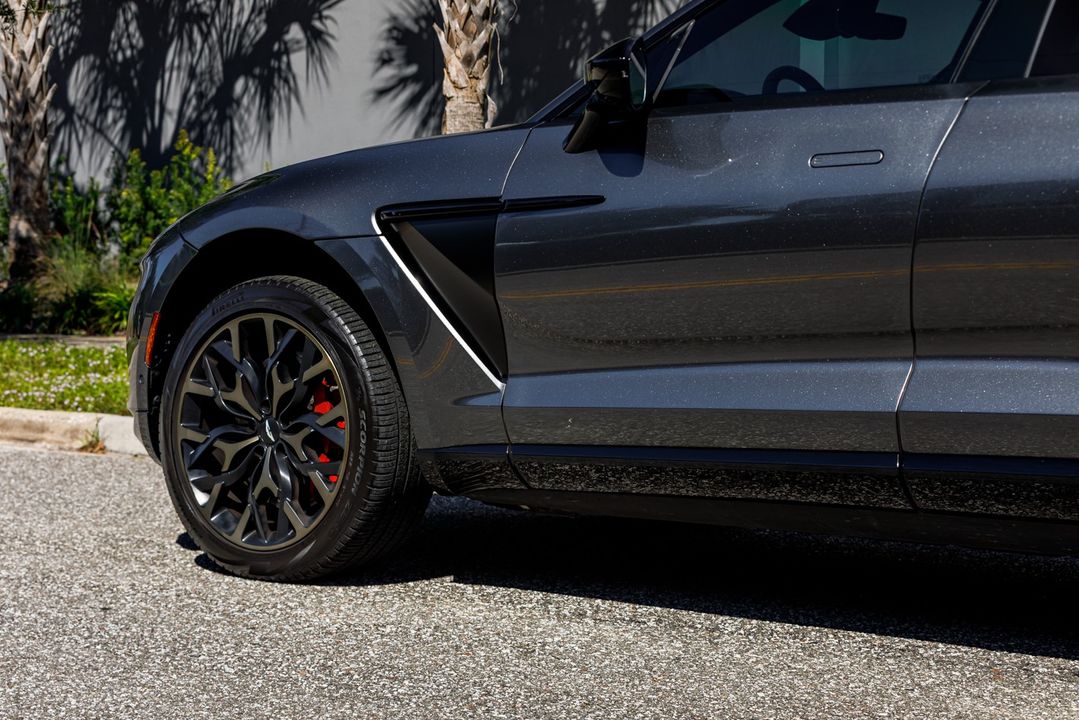 2021 Aston Martin DBX