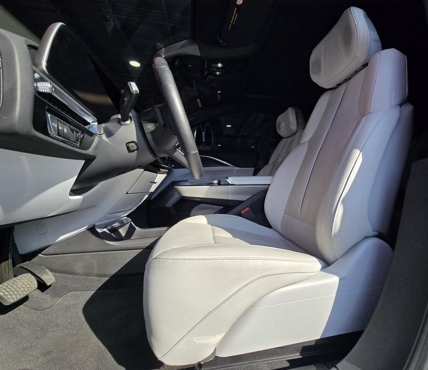 2024 Cadillac LYRIQ