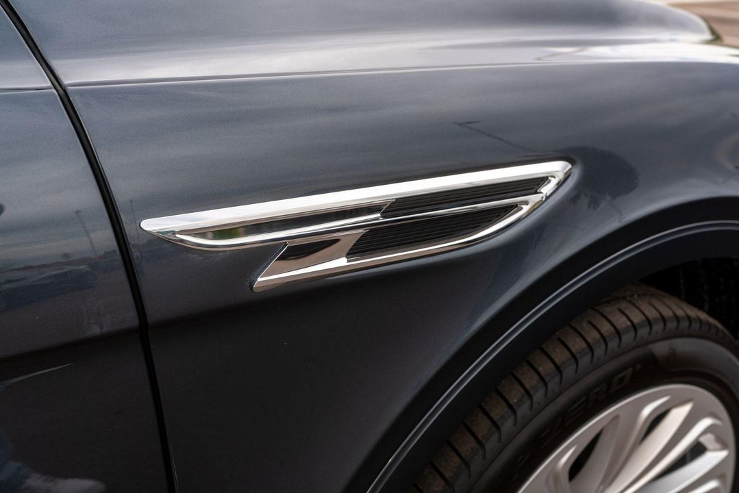 2025 Bentley Bentayga