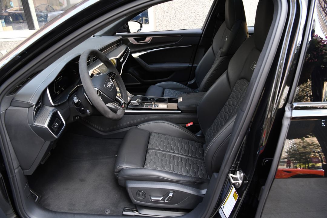 2025 Audi RS 6 Avant performance