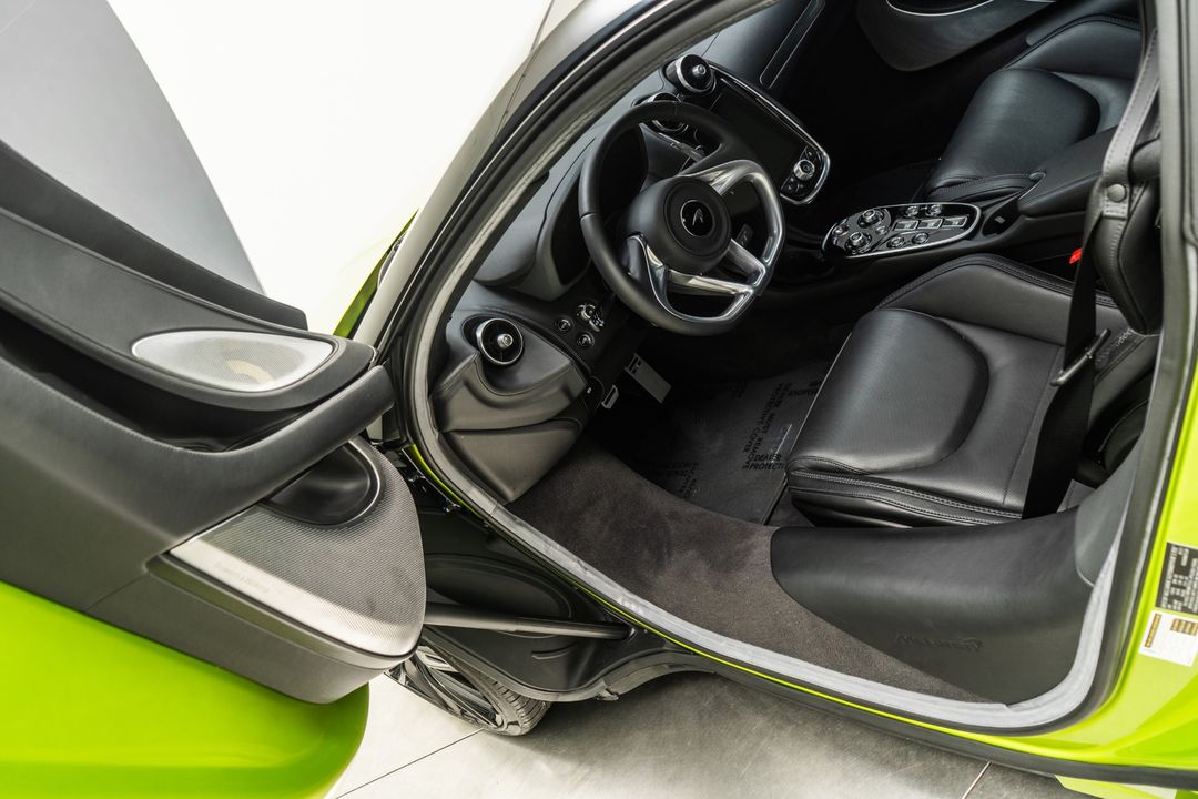 2023 McLaren GT