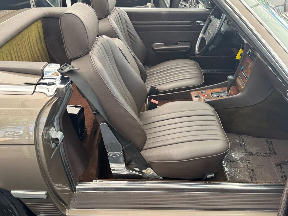 1987 Mercedes-Benz 560-Class