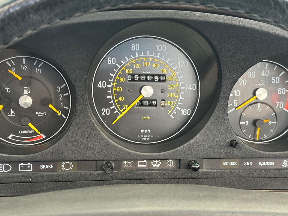 1987 Mercedes-Benz 560-Class