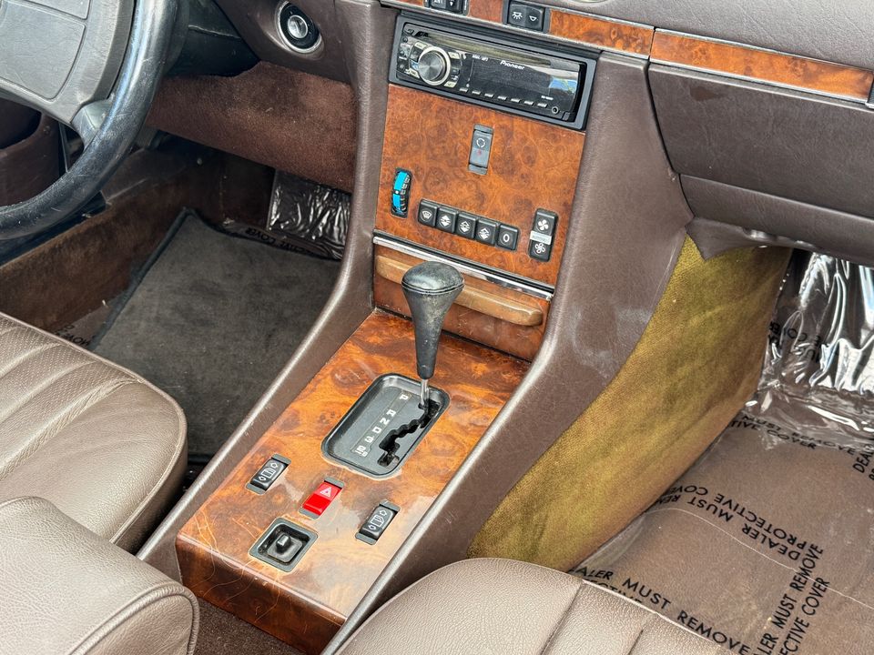 1987 Mercedes-Benz 560-Class