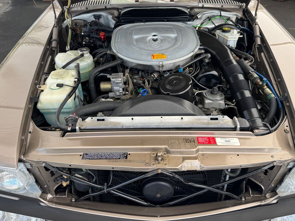 1987 Mercedes-Benz 560-Class