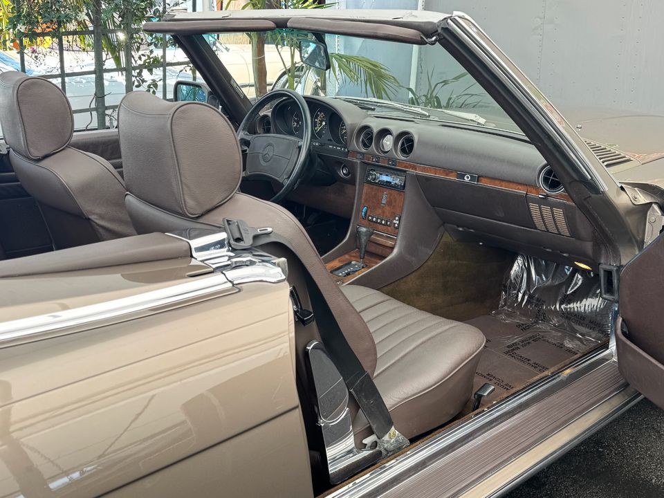 1987 Mercedes-Benz 560-Class