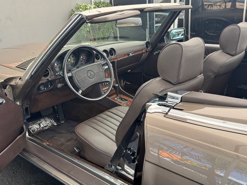 1987 Mercedes-Benz 560-Class
