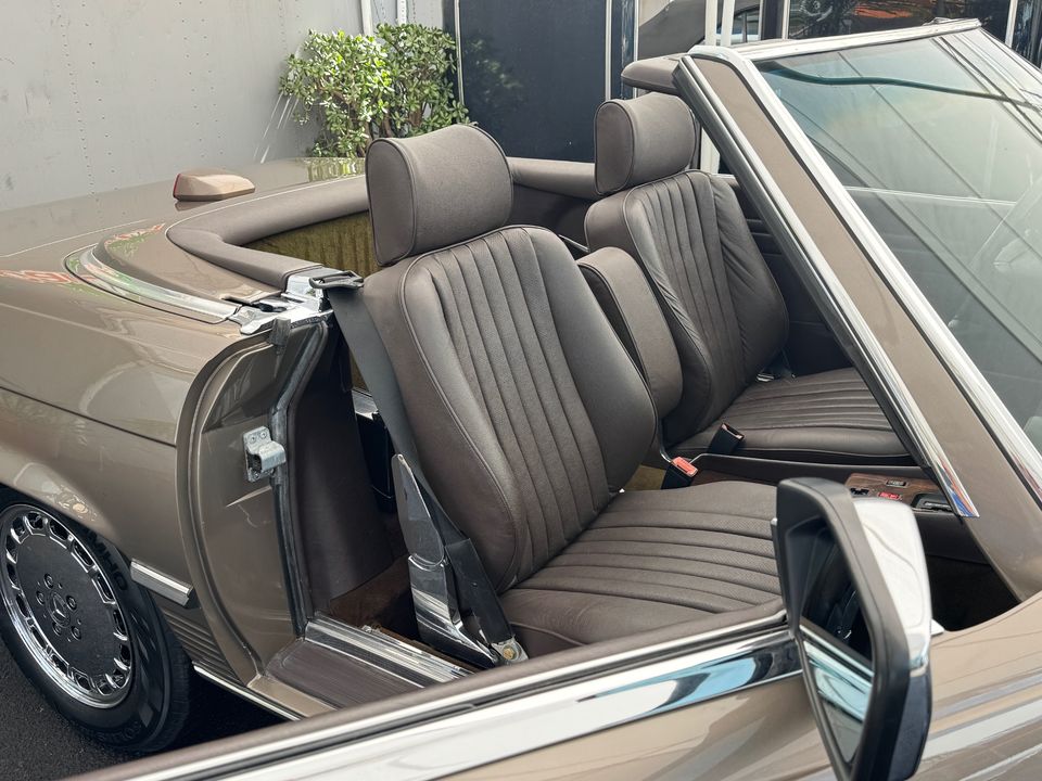 1987 Mercedes-Benz 560-Class