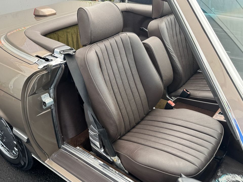 1987 Mercedes-Benz 560-Class